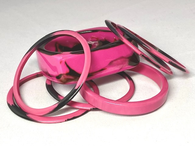 LG45 hot pink/ black lucite bangles